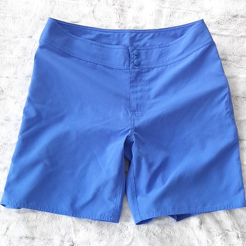 L.L. BEAN blue lightweight hiking camping pocket shorts. Size 8.